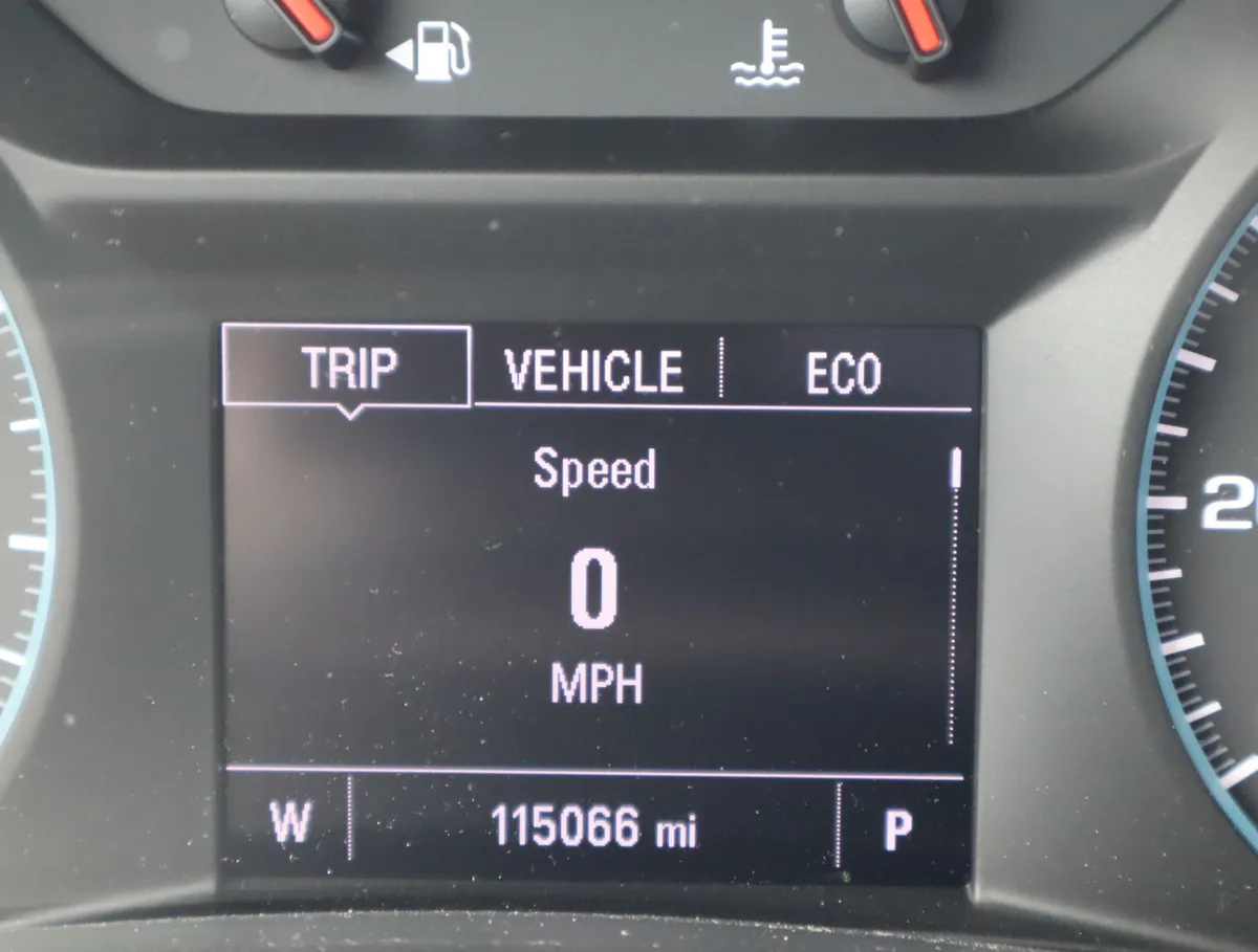 2018 Chevrolet Equinox LS thumbnail 21