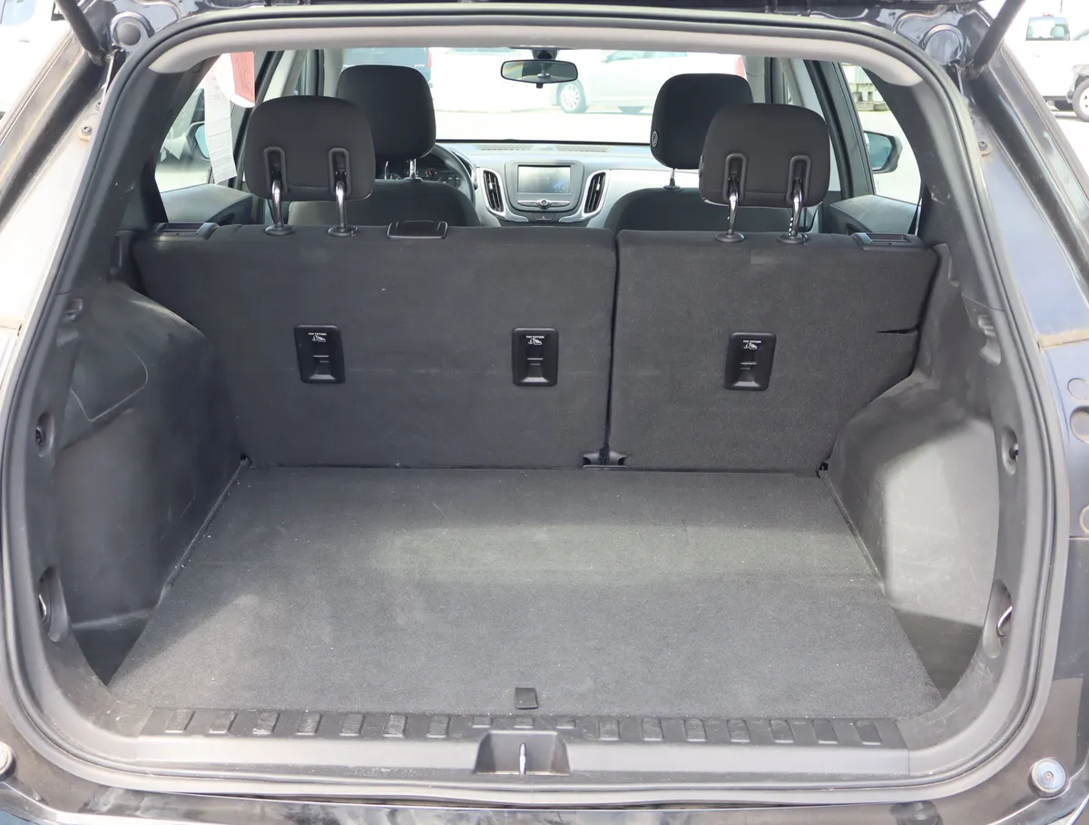 2018 Chevrolet Equinox LS thumbnail 30