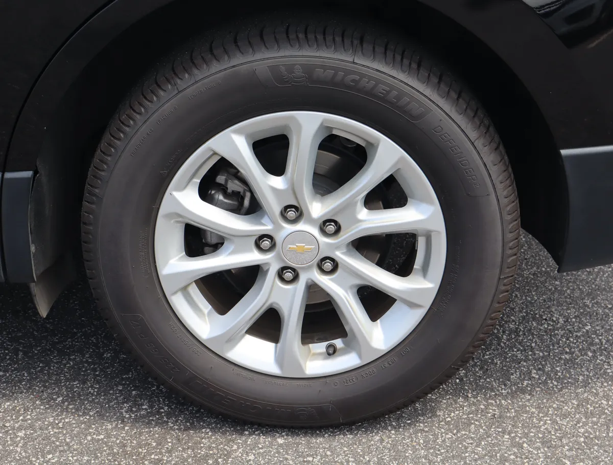 2018 Chevrolet Equinox LS thumbnail 31