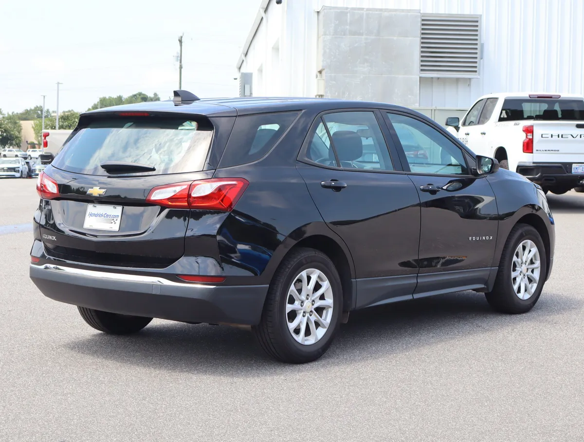 2018 Chevrolet Equinox LS thumbnail 8