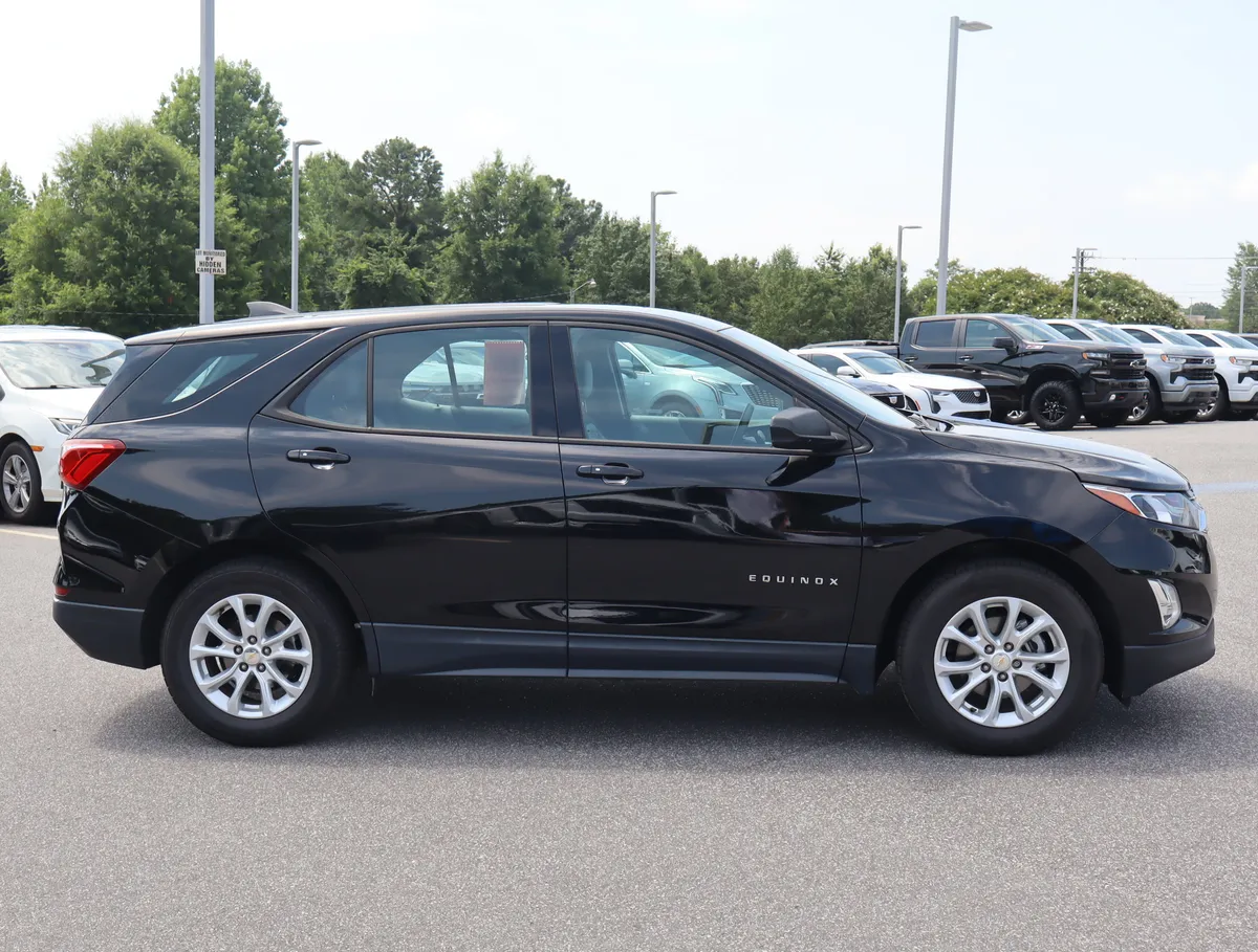 2018 Chevrolet Equinox LS thumbnail 9