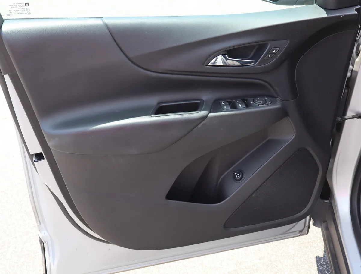 2018 Chevrolet Equinox LT thumbnail 12