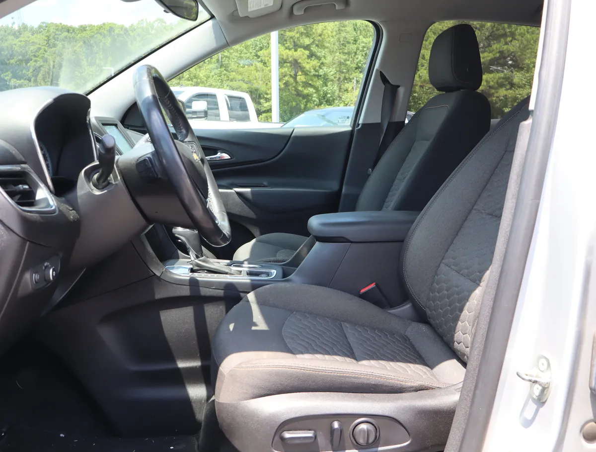 2018 Chevrolet Equinox LT thumbnail 13