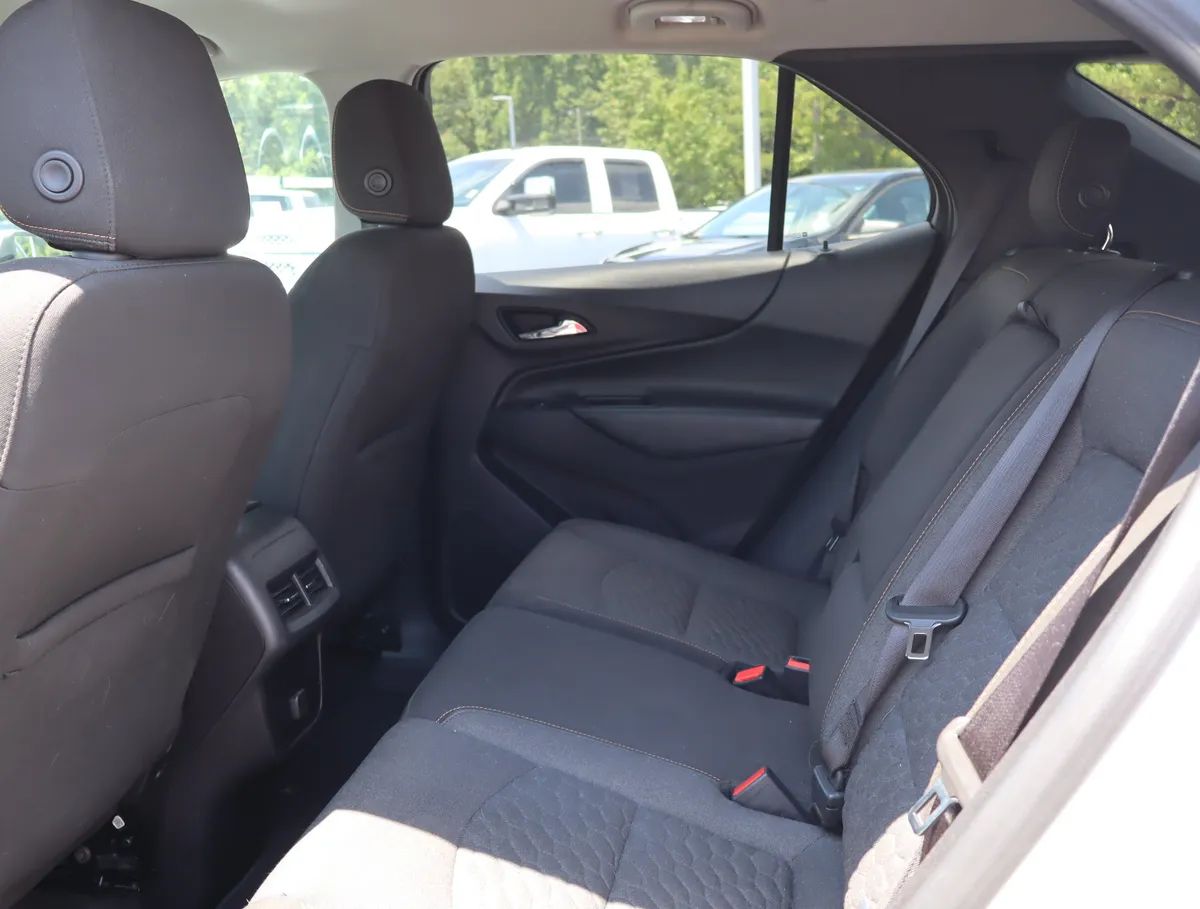 2018 Chevrolet Equinox LT thumbnail 29