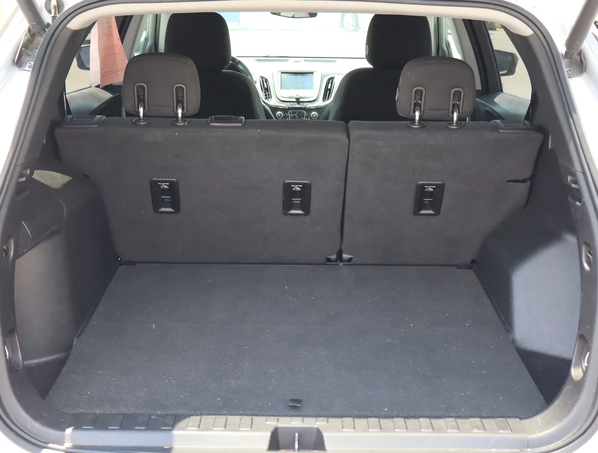 2018 Chevrolet Equinox LT thumbnail 30