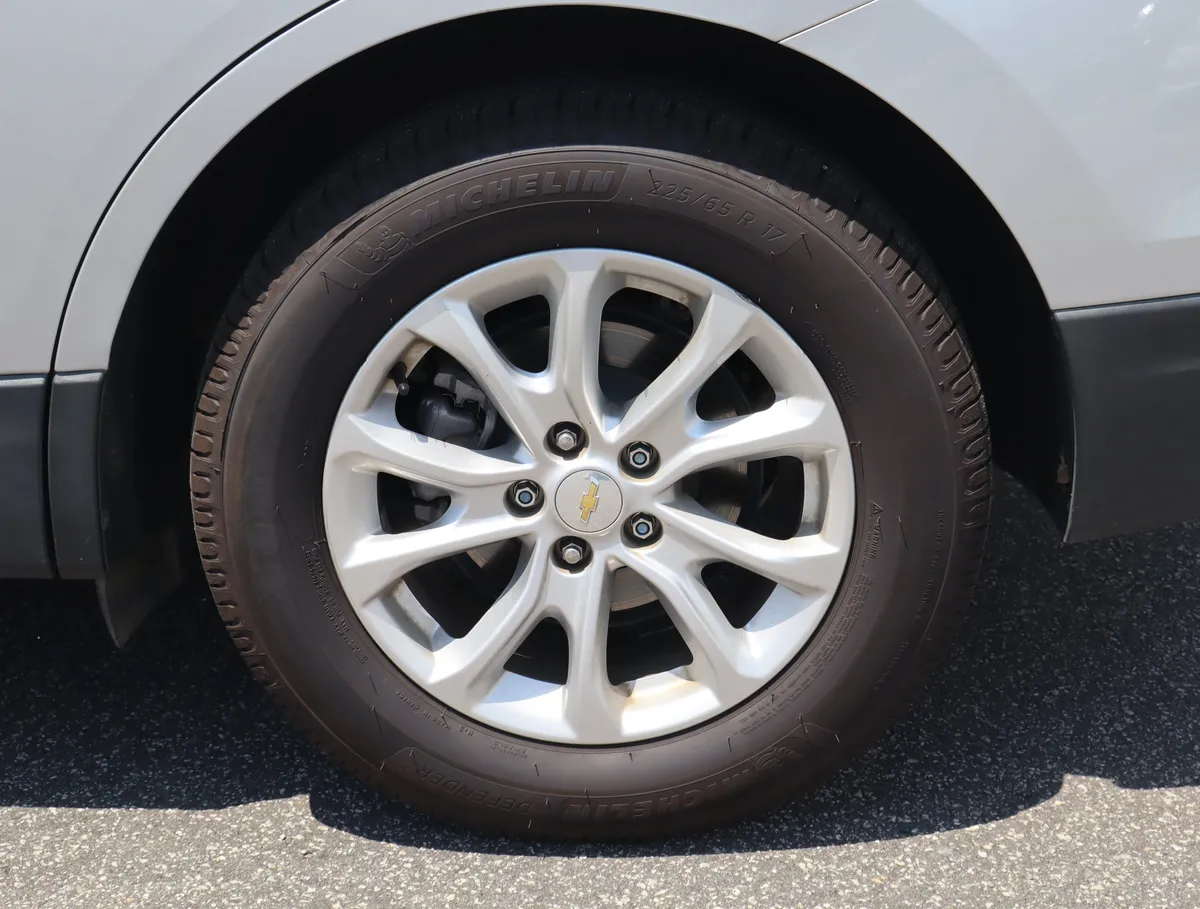 2018 Chevrolet Equinox LT thumbnail 31