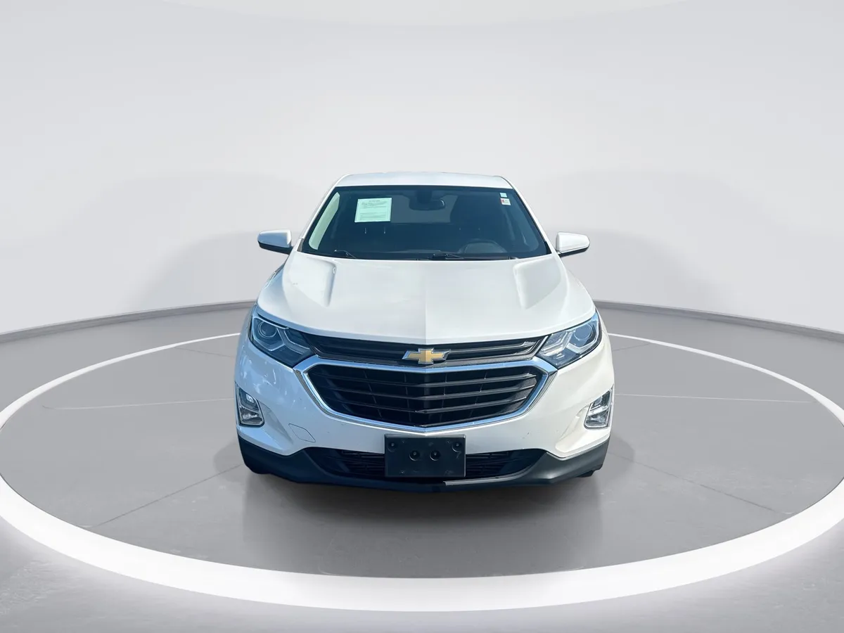 2018 Chevrolet Equinox LT thumbnail 2