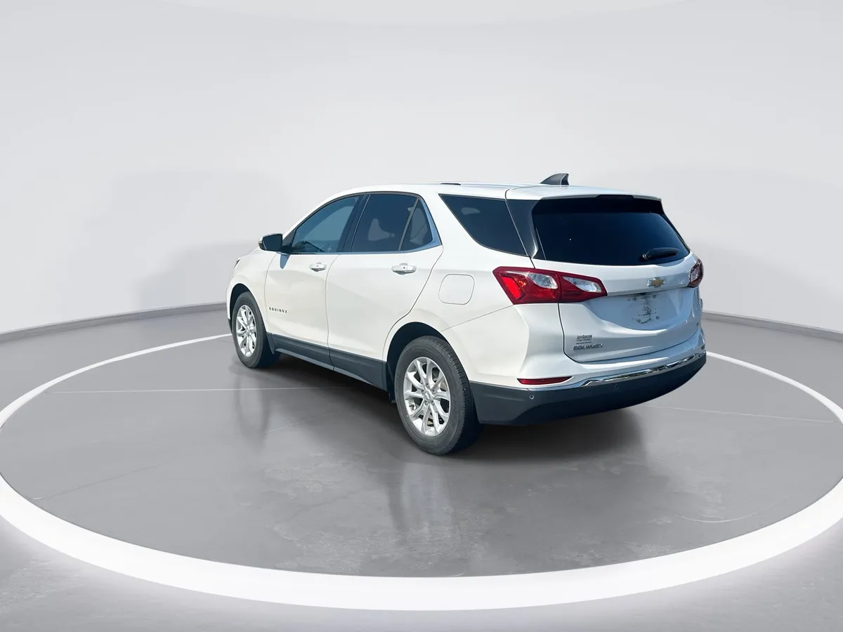 2018 Chevrolet Equinox LT thumbnail 6