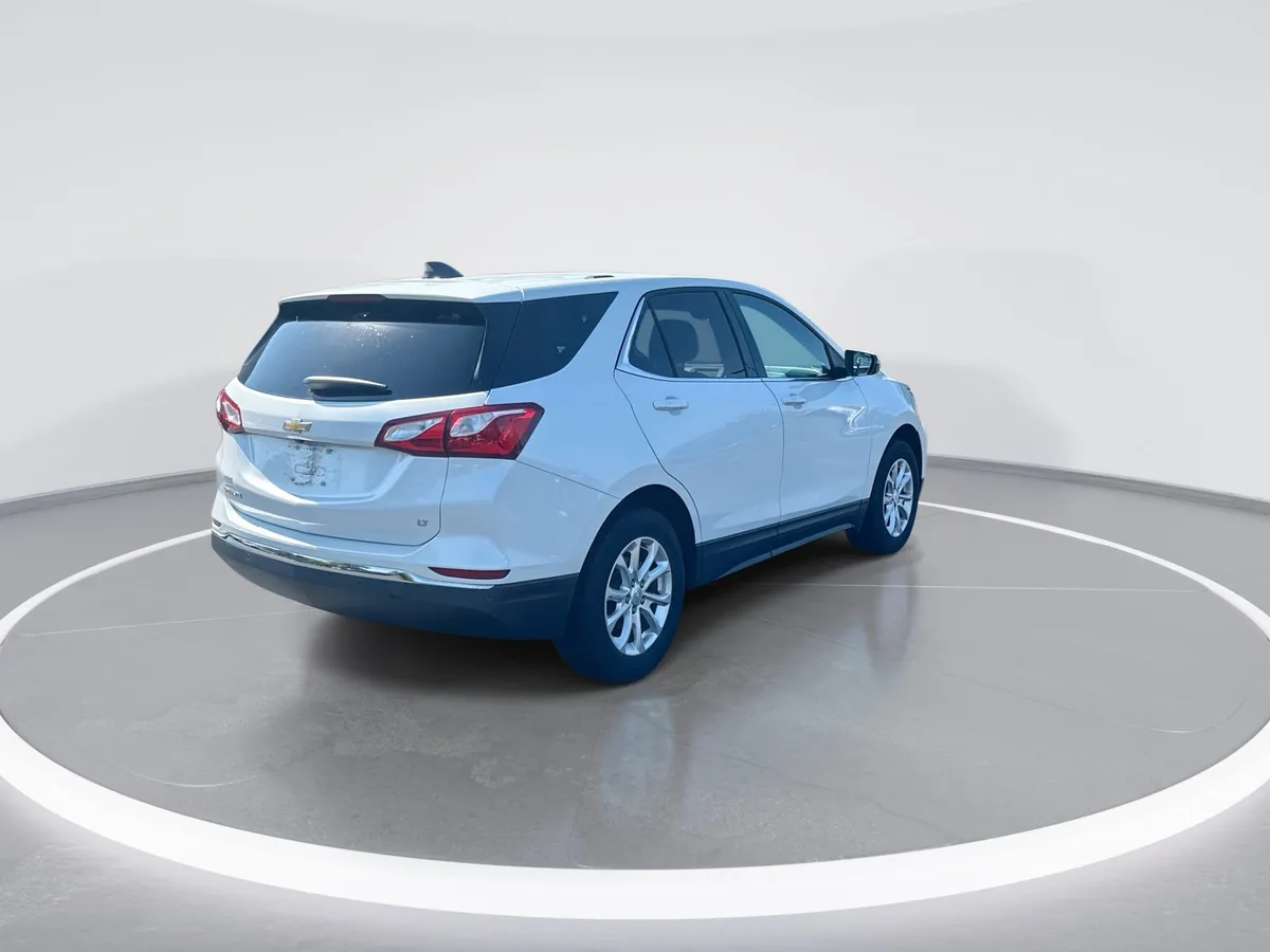 2018 Chevrolet Equinox LT thumbnail 8