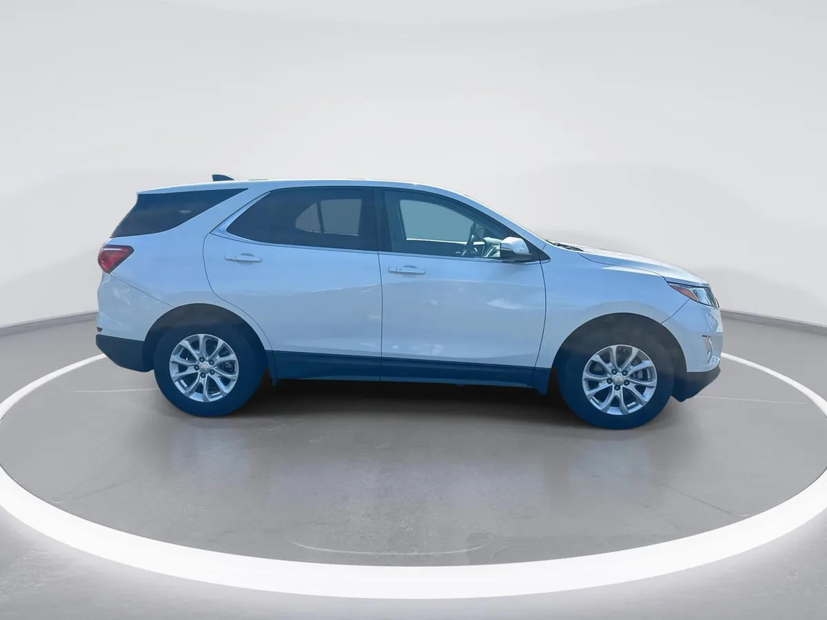 2018 Chevrolet Equinox LT thumbnail 9