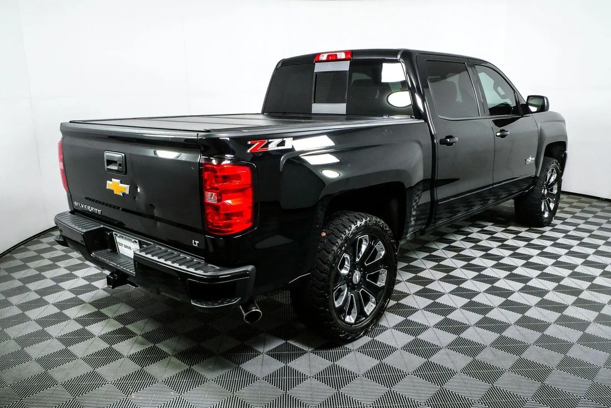 2018 Chevrolet Silverado 1500 LT thumbnail 3