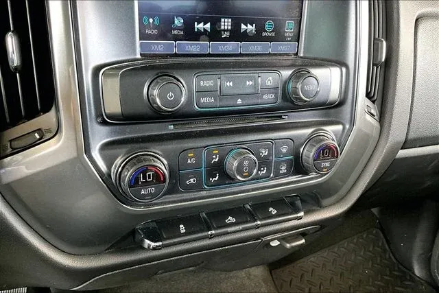 2018 Chevrolet Silverado 1500 LT thumbnail 23
