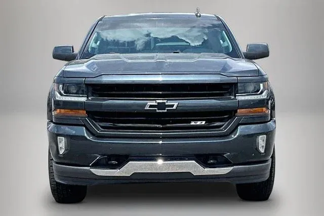 2018 Chevrolet Silverado 1500 LT thumbnail 3