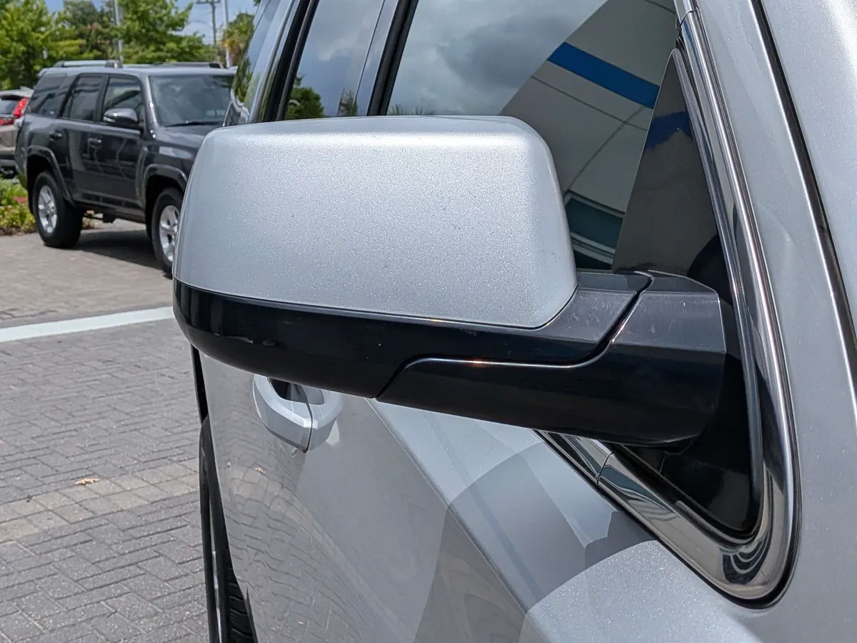 2018 Chevrolet Tahoe LT thumbnail 11
