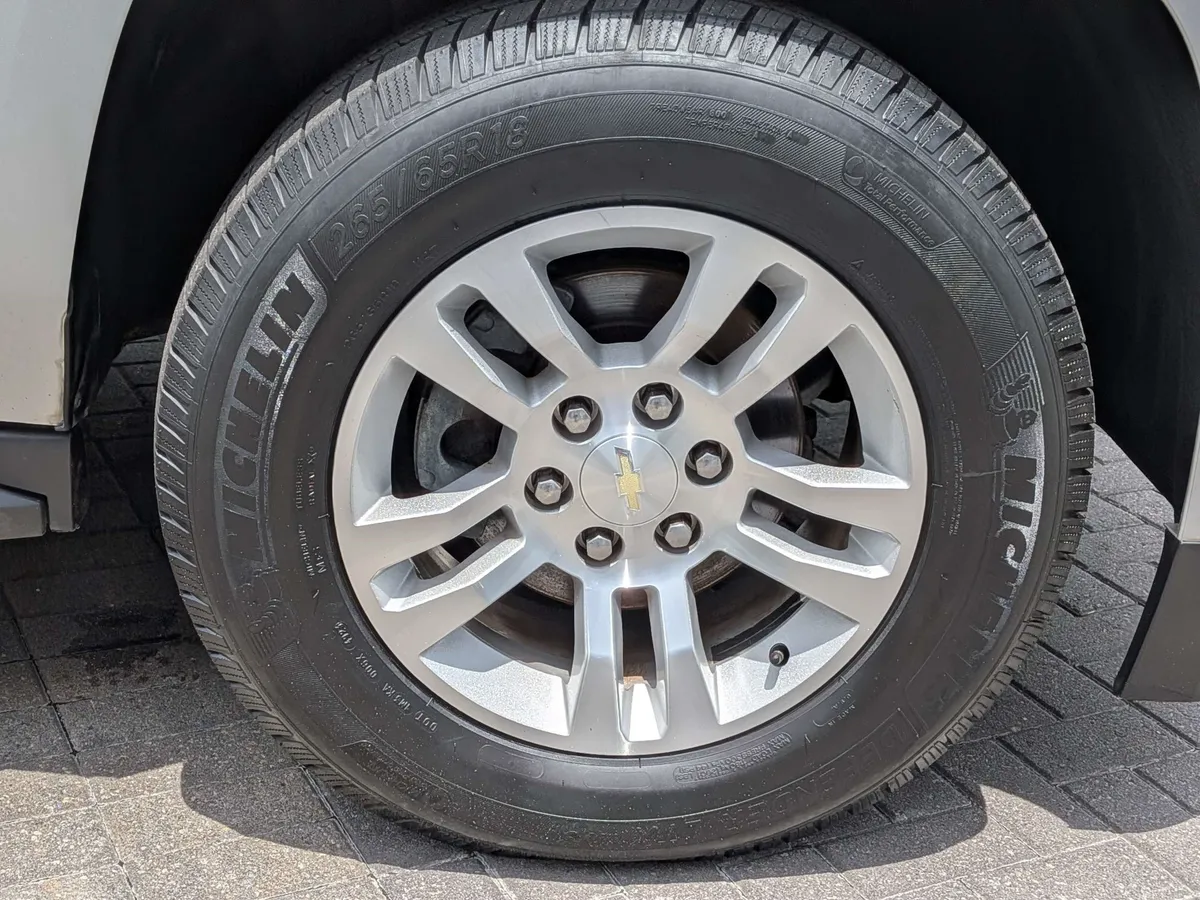 2018 Chevrolet Tahoe LT thumbnail 12