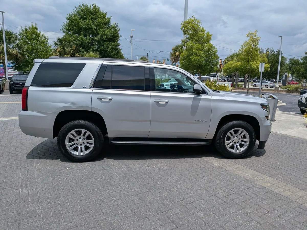 2018 Chevrolet Tahoe LT thumbnail 2