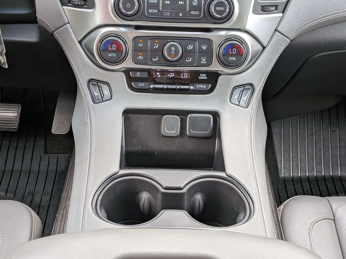 2018 Chevrolet Tahoe LT thumbnail 23