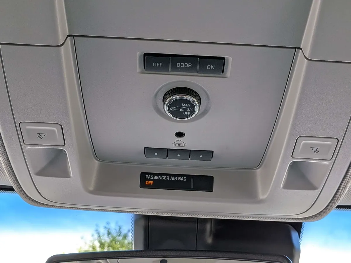 2018 Chevrolet Tahoe LT thumbnail 27