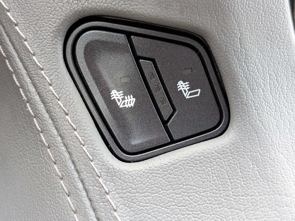 2018 Chevrolet Tahoe LT thumbnail 30