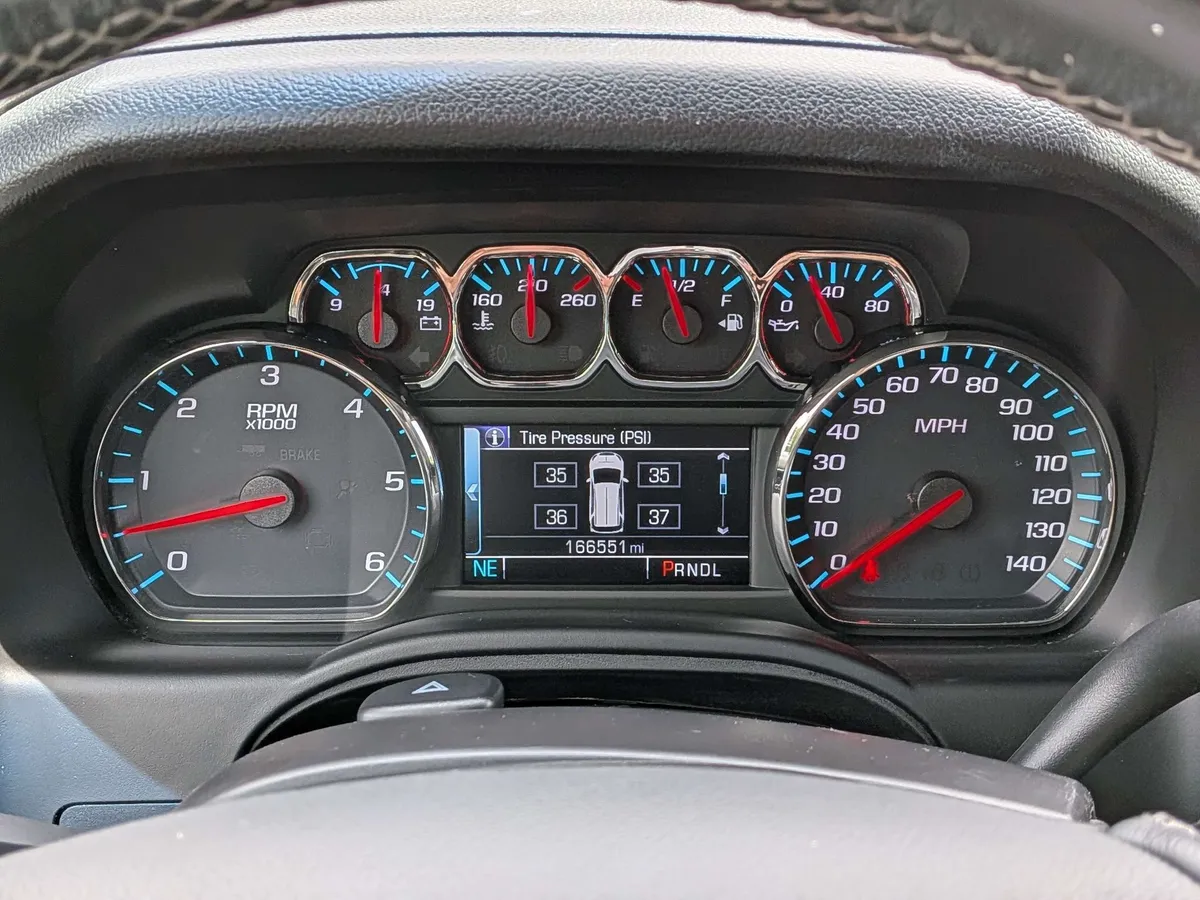 2018 Chevrolet Tahoe LT thumbnail 36