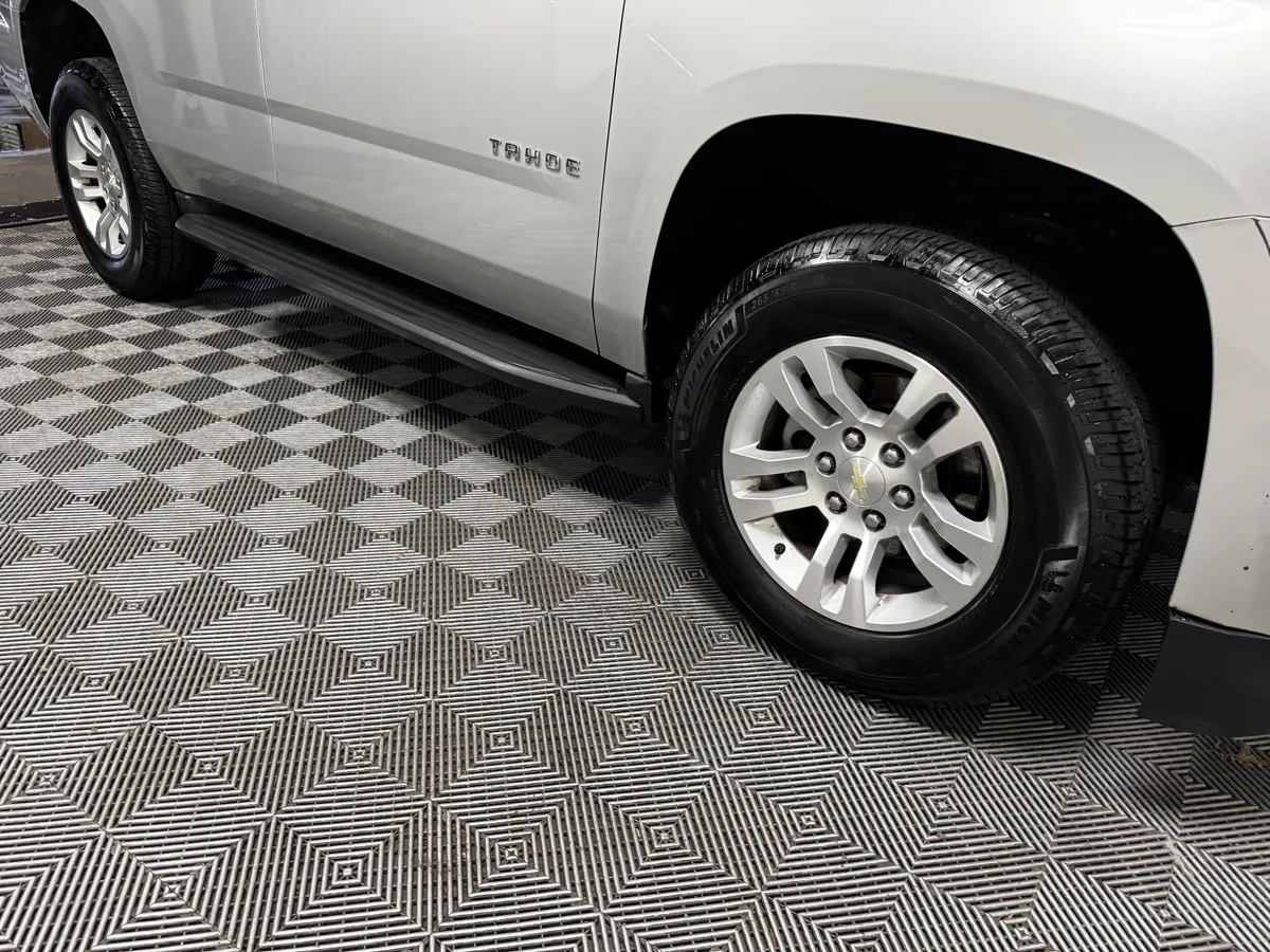 2018 Chevrolet Tahoe LT thumbnail 18