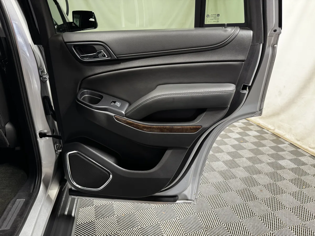 2018 Chevrolet Tahoe LT thumbnail 22