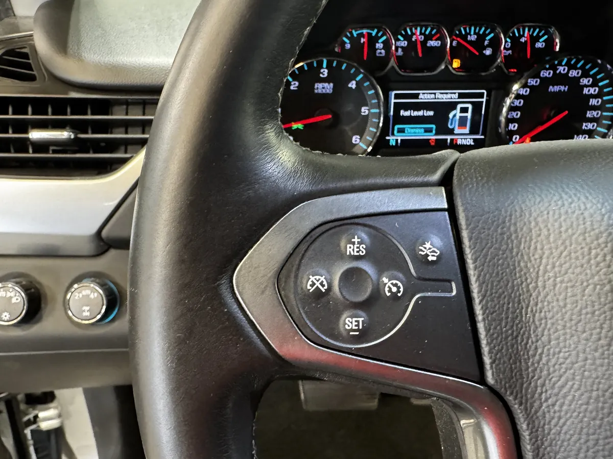 2018 Chevrolet Tahoe LT thumbnail 24