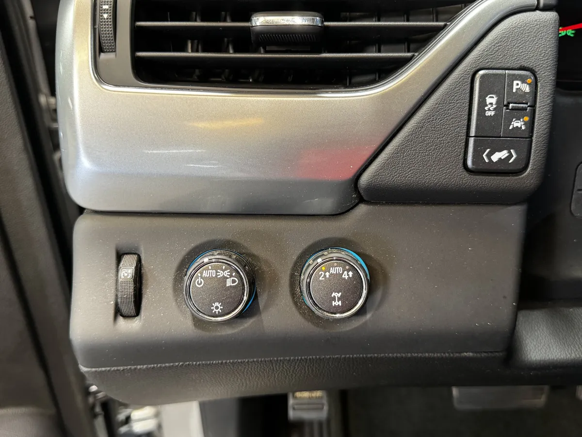 2018 Chevrolet Tahoe LT thumbnail 28
