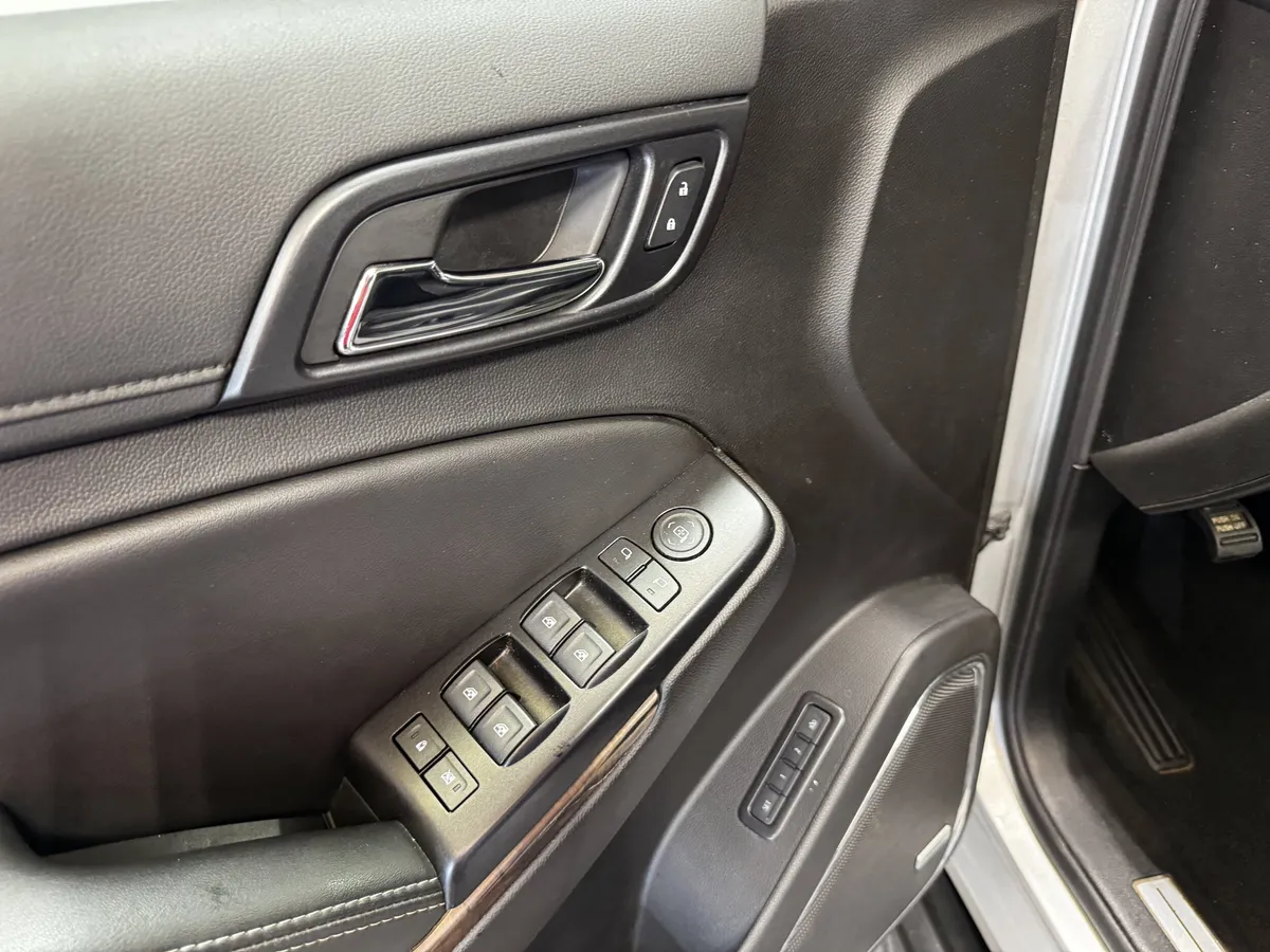 2018 Chevrolet Tahoe LT thumbnail 39