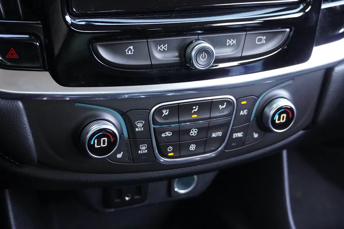 2018 Chevrolet Traverse LT Cloth thumbnail 25