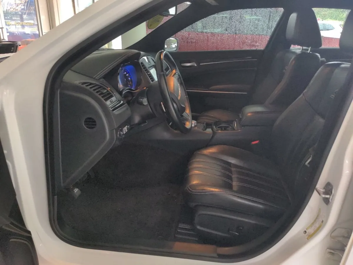 2018 Chrysler 300 300S thumbnail 15