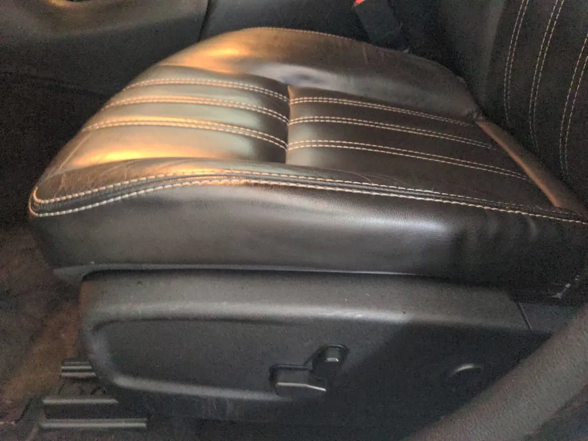 2018 Chrysler 300 300S thumbnail 37
