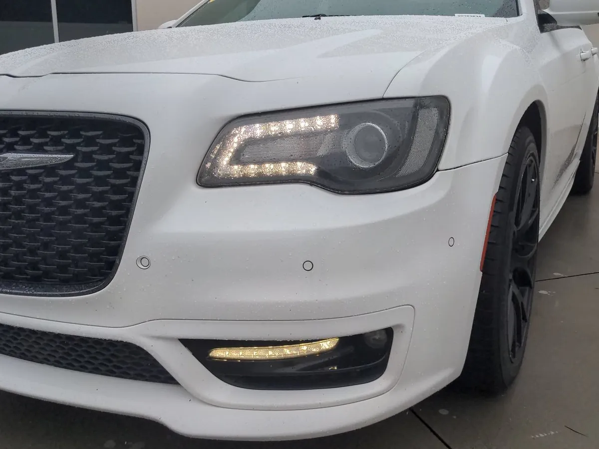 2018 Chrysler 300 300S thumbnail 5