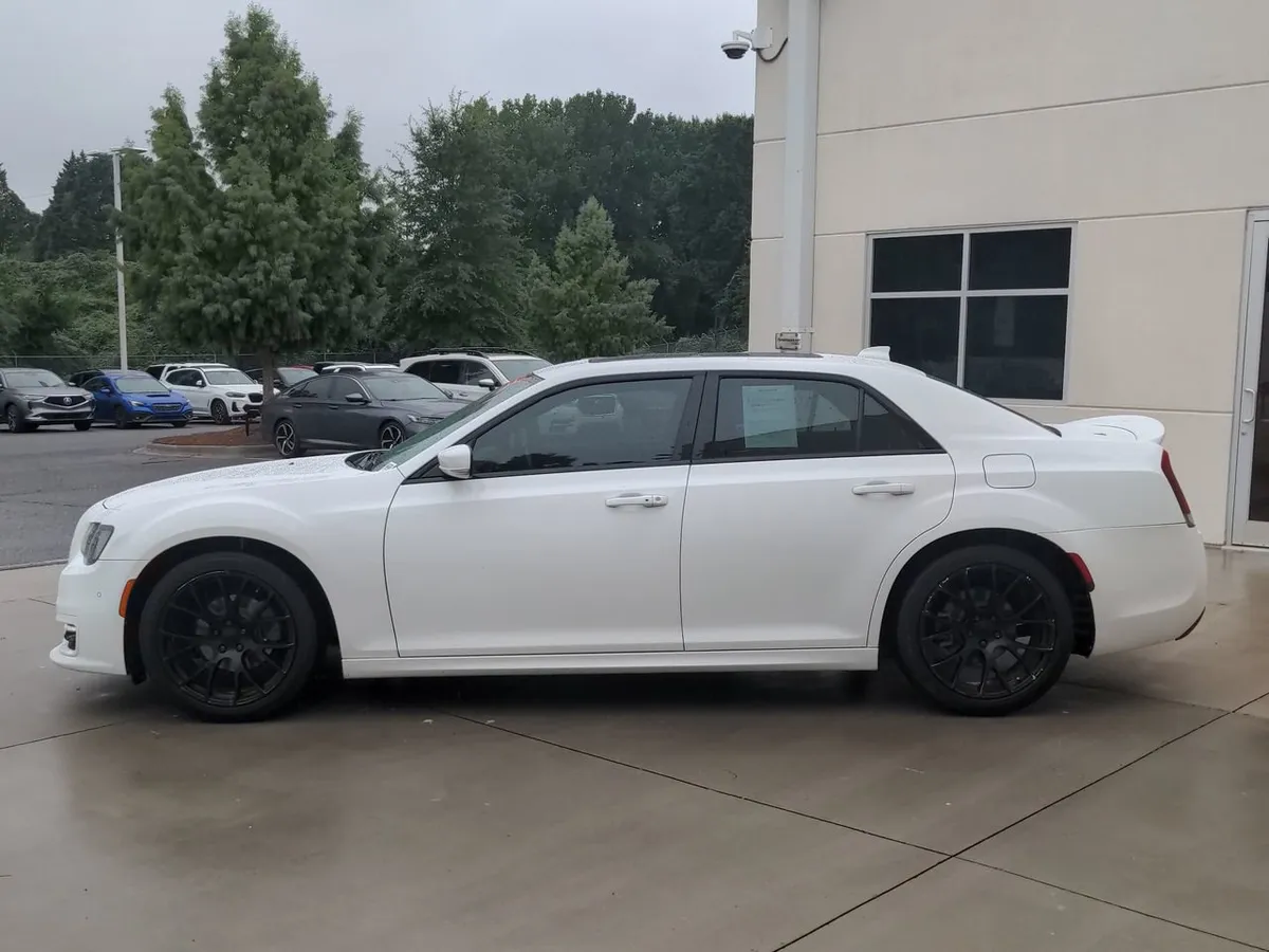 2018 Chrysler 300 300S thumbnail 6