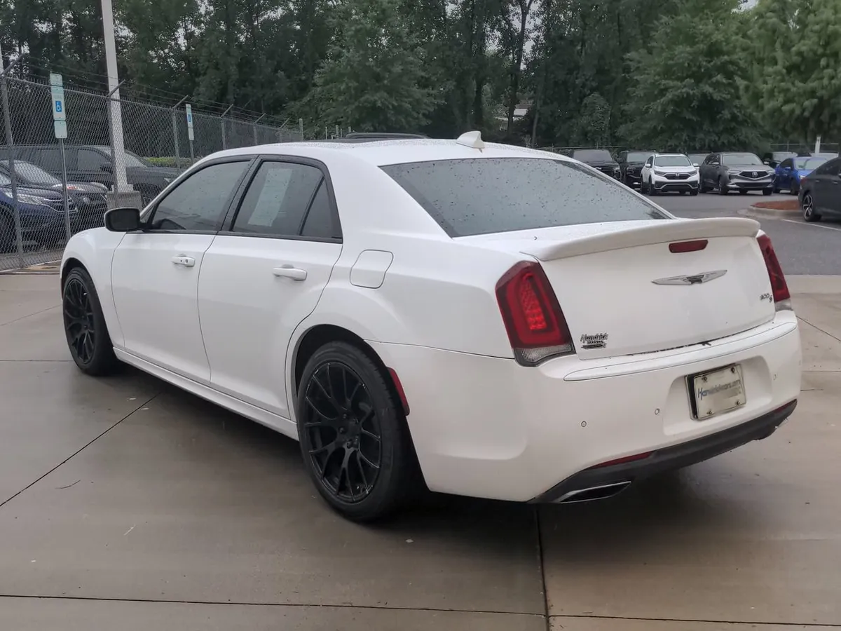 2018 Chrysler 300 300S thumbnail 7