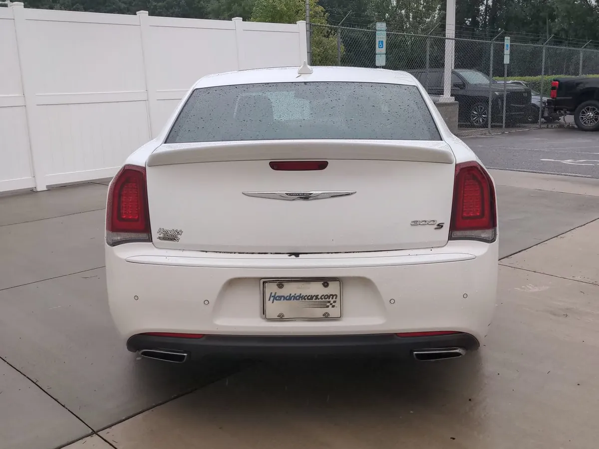 2018 Chrysler 300 300S thumbnail 8