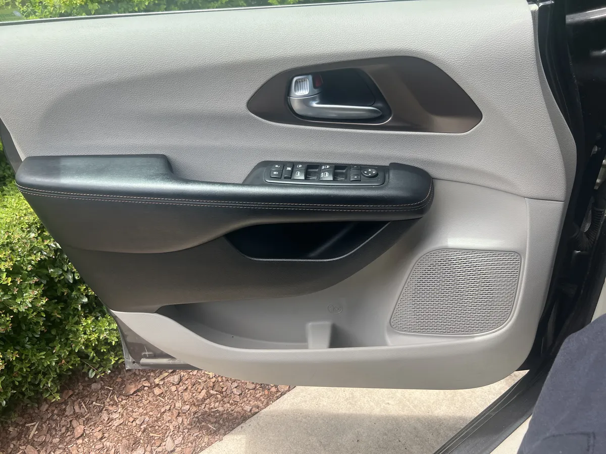2018 Chrysler Pacifica Touring L thumbnail 12