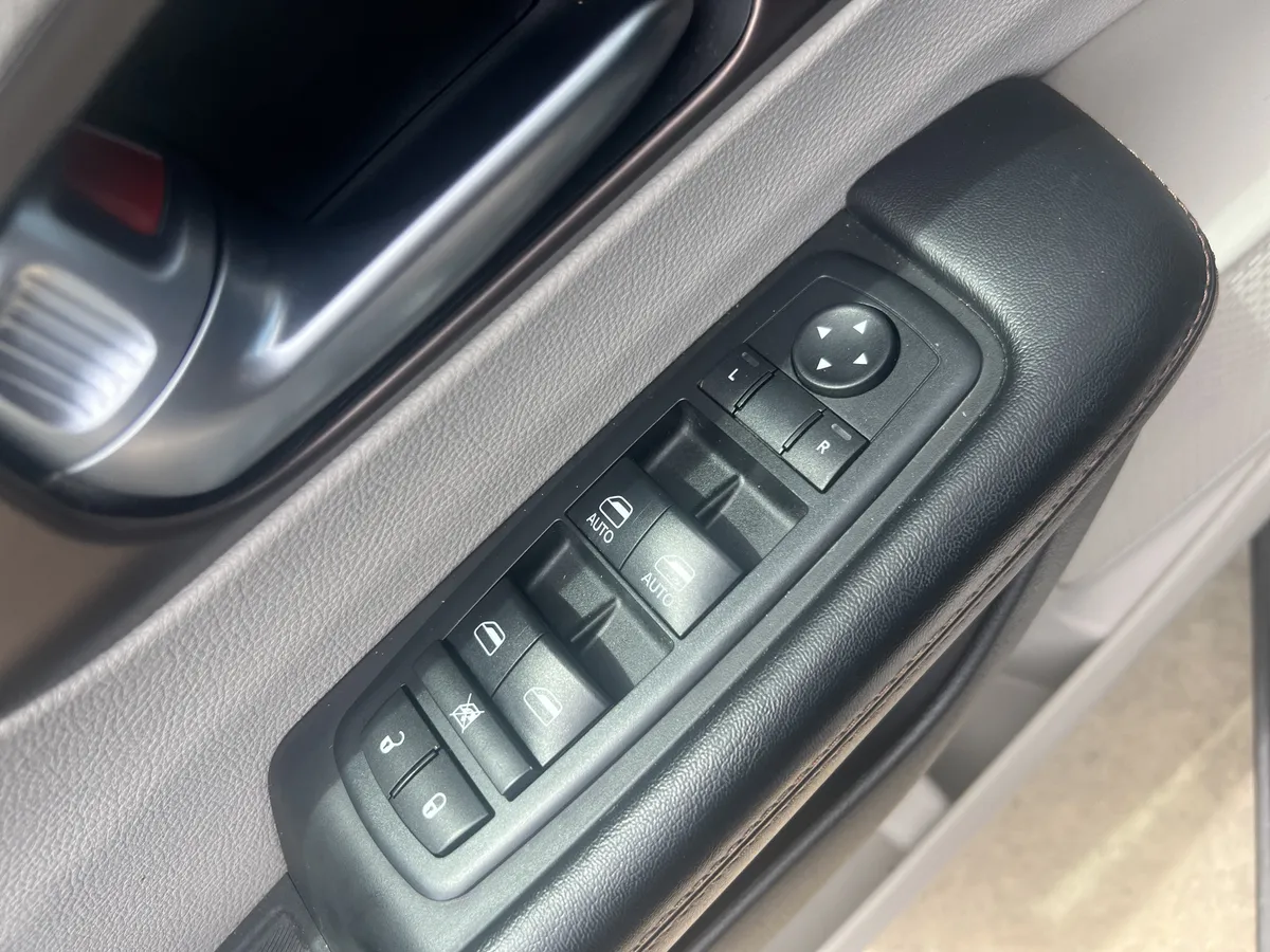 2018 Chrysler Pacifica Touring L thumbnail 13