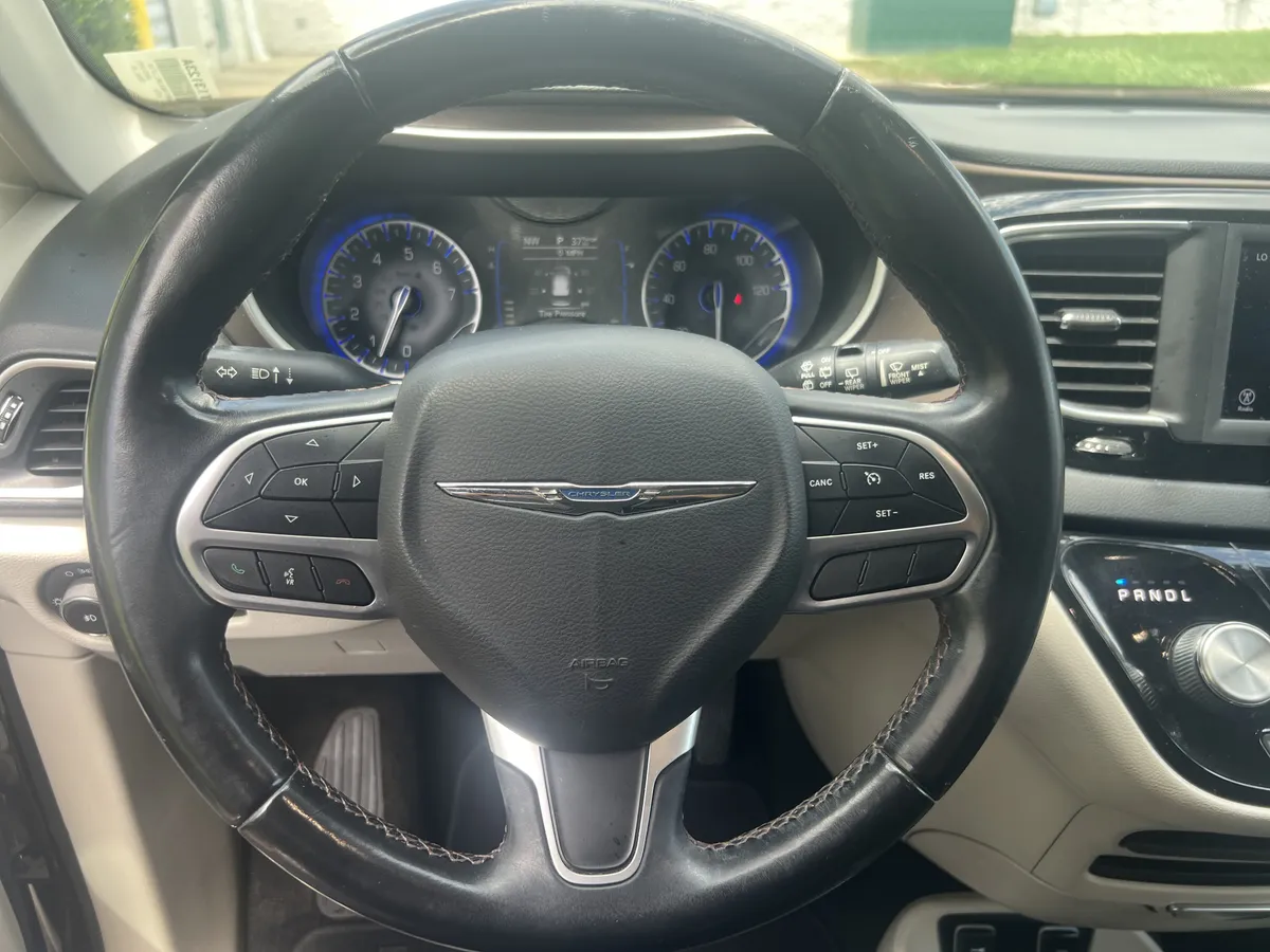2018 Chrysler Pacifica Touring L thumbnail 16