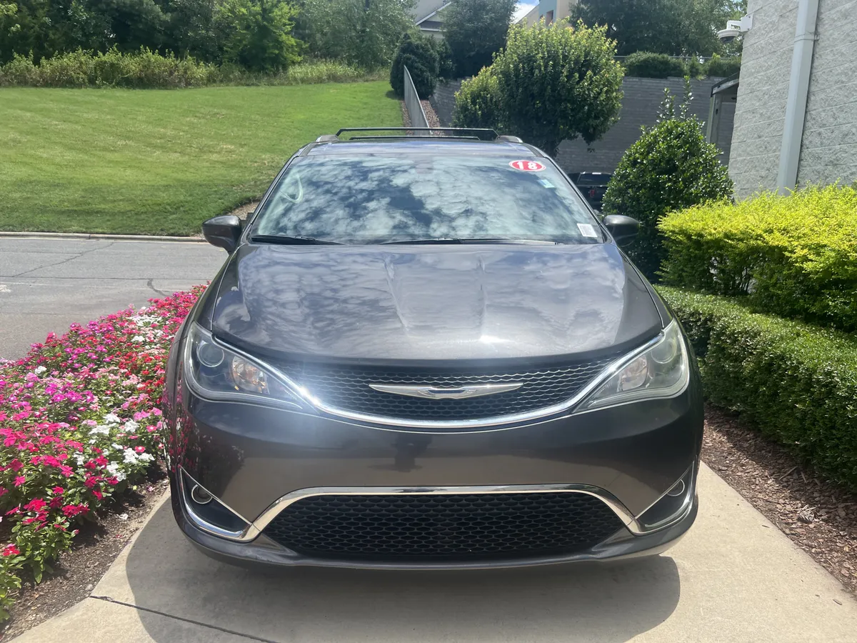 2018 Chrysler Pacifica Touring L thumbnail 2
