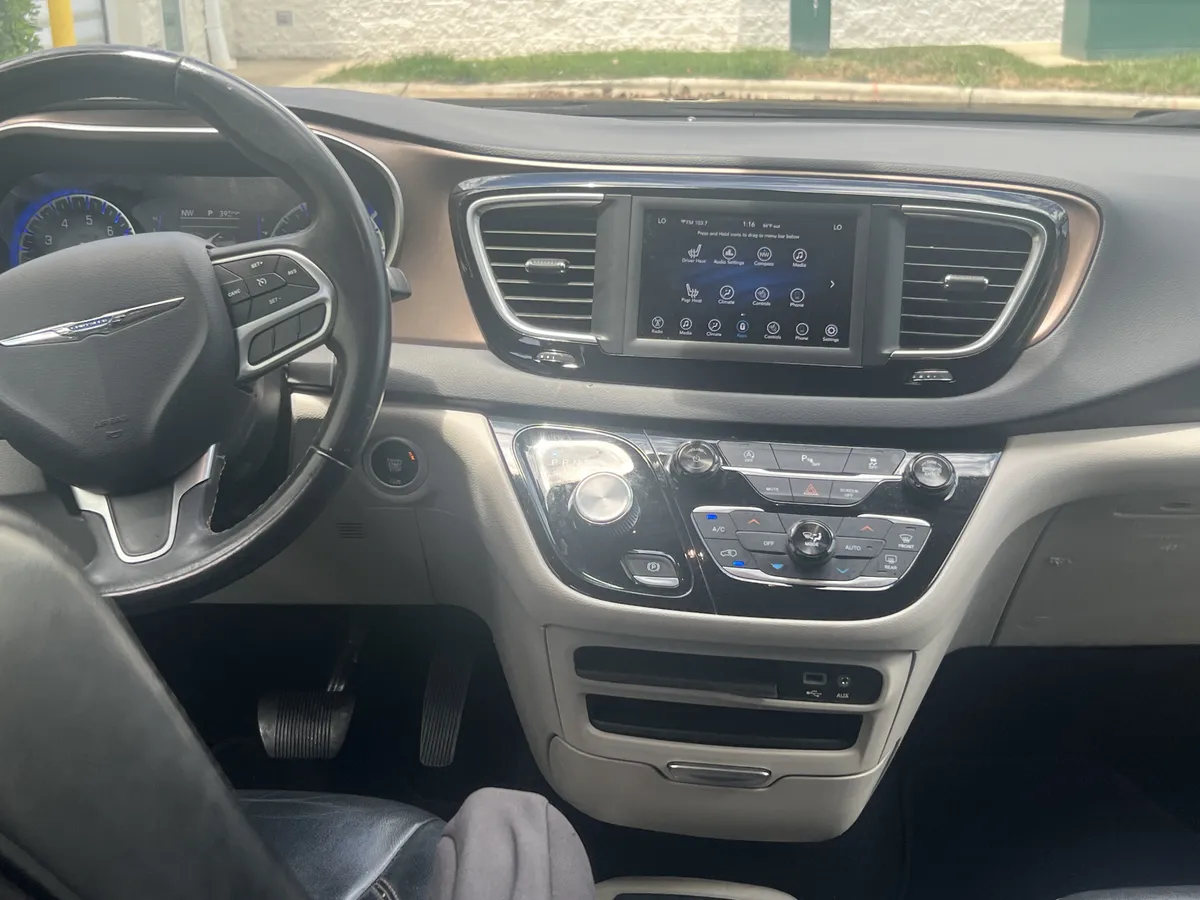 2018 Chrysler Pacifica Touring L thumbnail 29