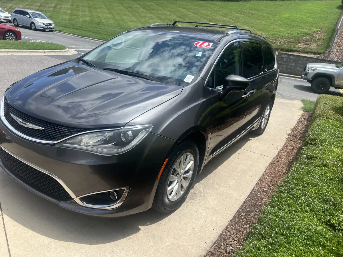 2018 Chrysler Pacifica Touring L thumbnail 4
