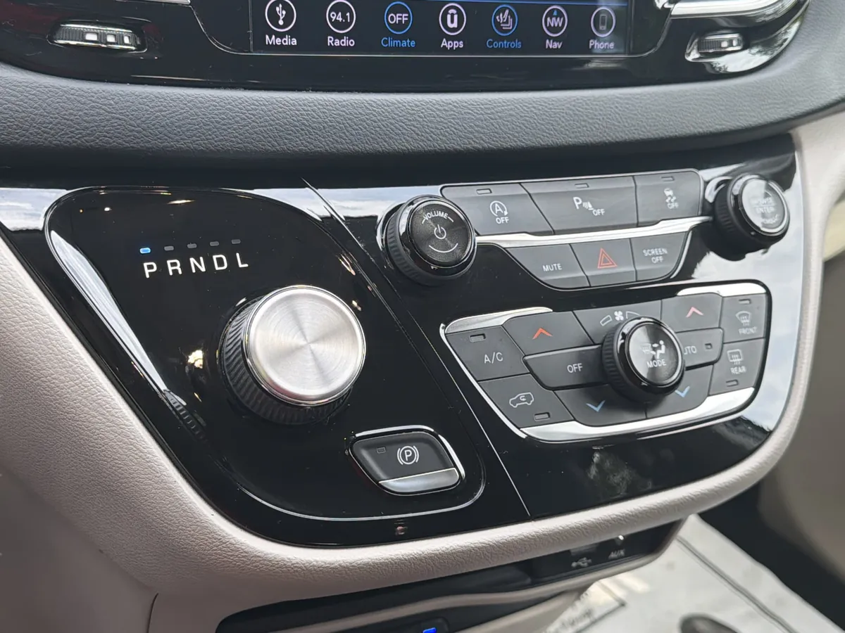 2018 Chrysler Pacifica Touring L Plus thumbnail 17