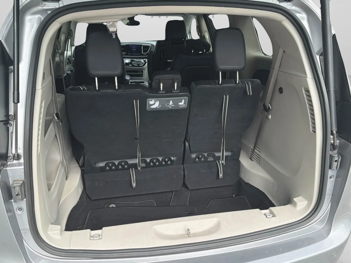 2018 Chrysler Pacifica Touring L Plus thumbnail 19