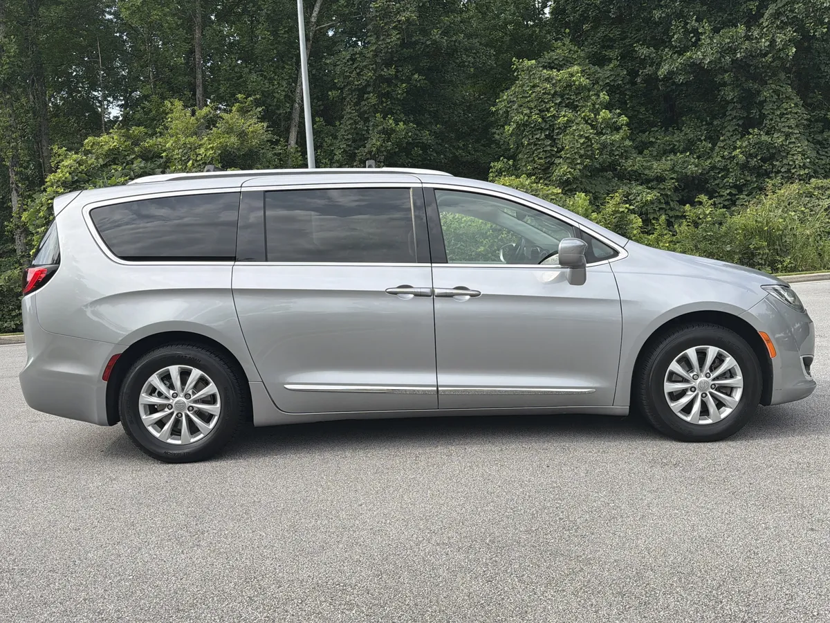 2018 Chrysler Pacifica Touring L Plus thumbnail 34