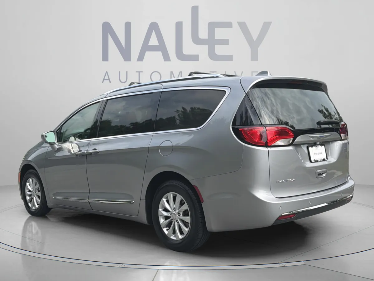 2018 Chrysler Pacifica Touring L Plus thumbnail 4