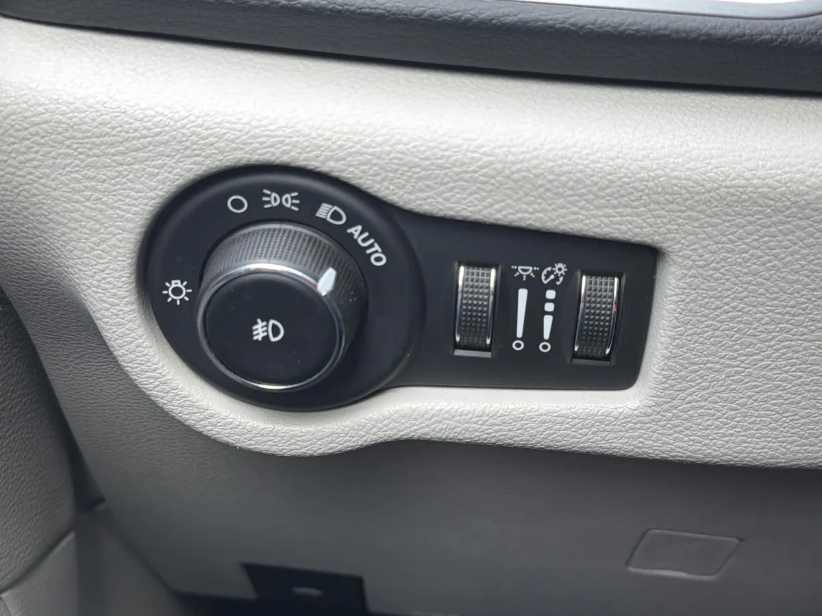 2018 Chrysler Pacifica Touring L Plus thumbnail 7