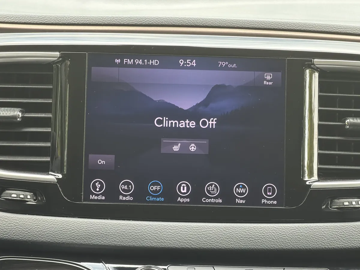 2018 Chrysler Pacifica Touring L Plus thumbnail 8