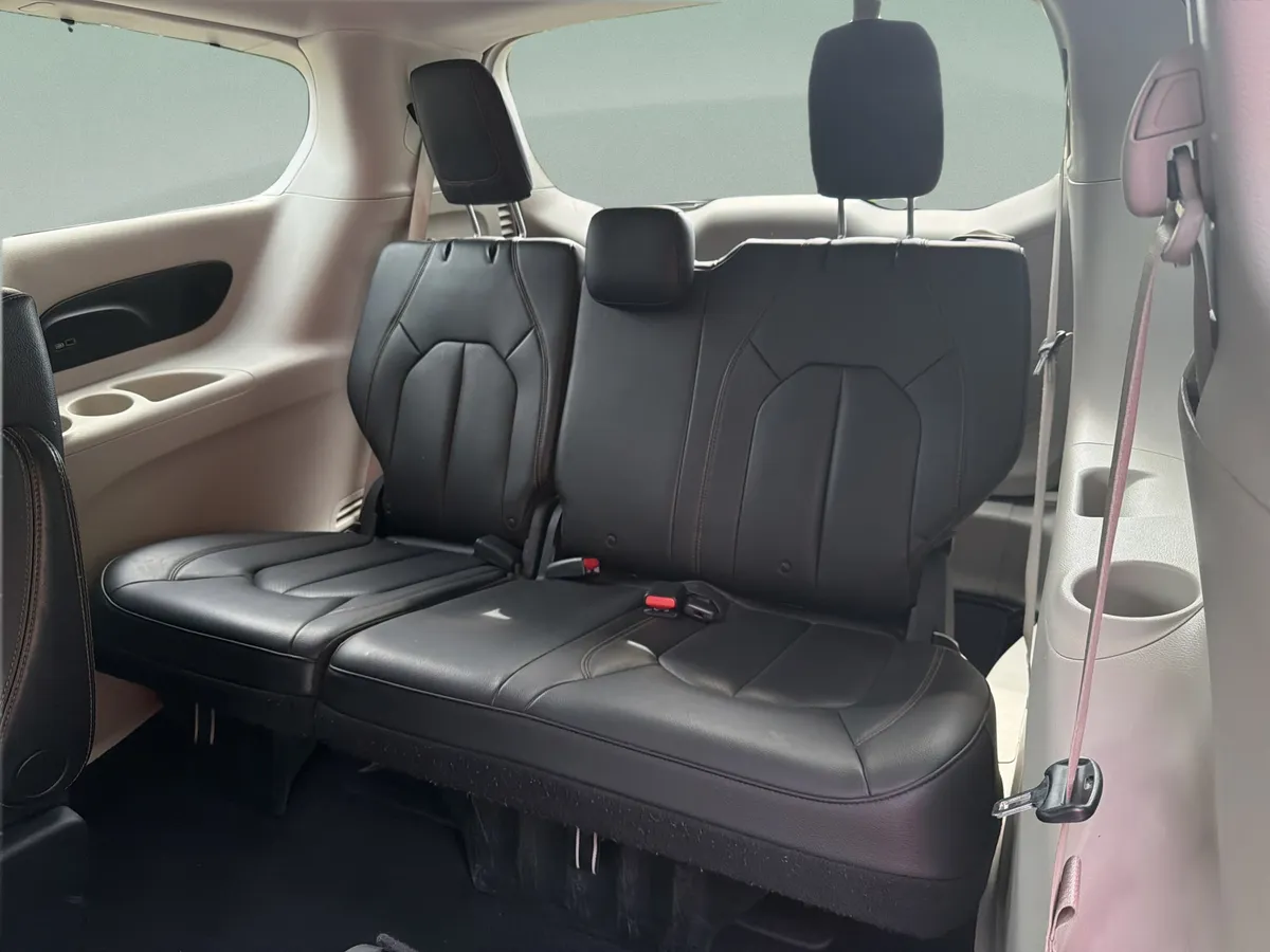 2018 Chrysler Pacifica Touring L Plus thumbnail 9