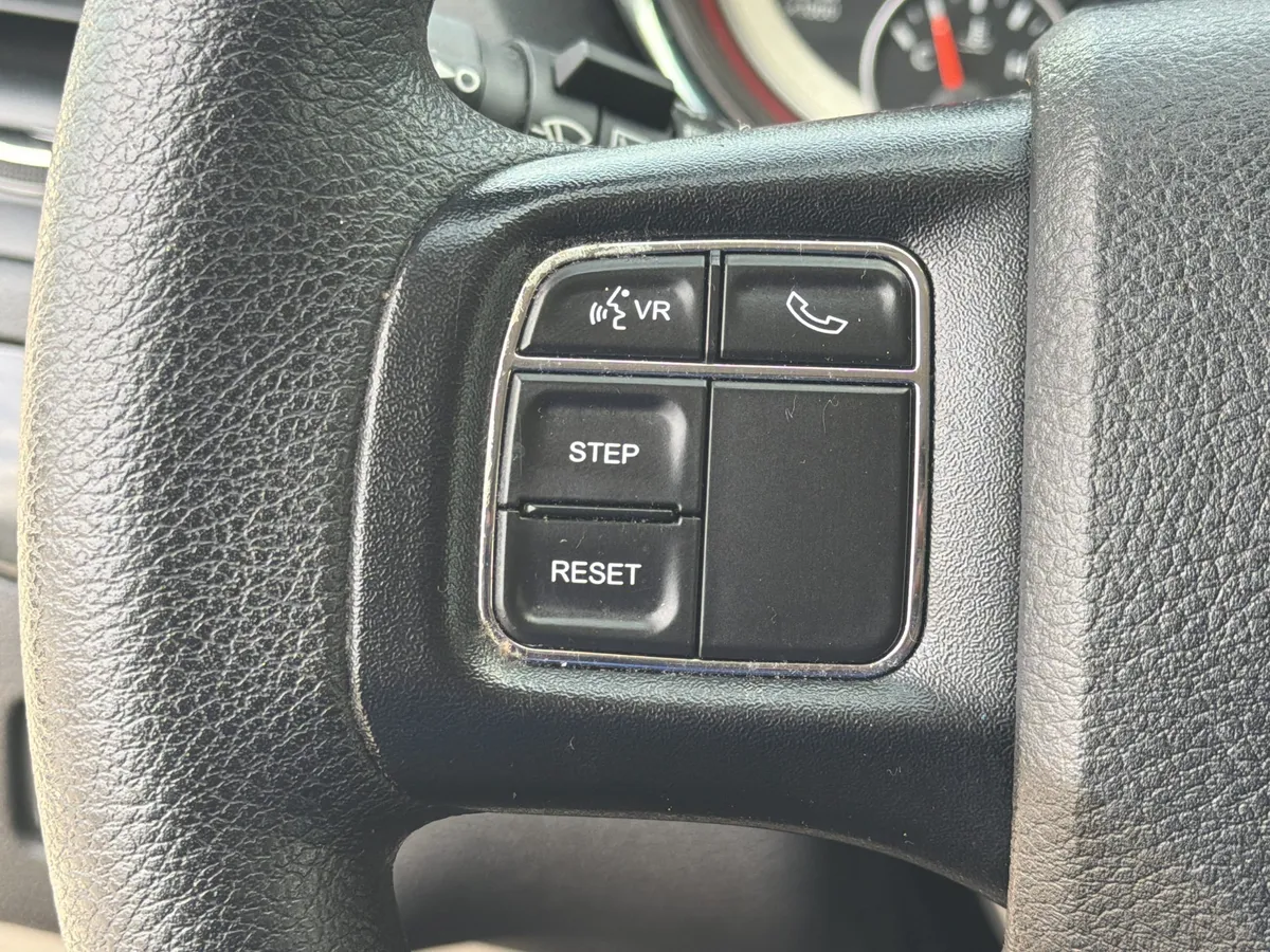 2018 Dodge Grand Caravan SE thumbnail 11